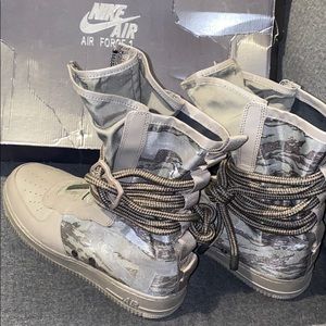 AF 1 Hi army green with zippers